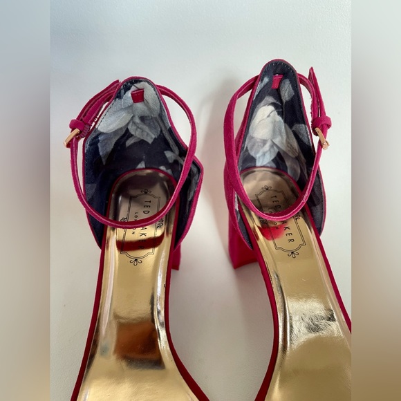 In very good condition Ted Baker London Block Heels Fuchsia Strap Sandals - Picture 9 of 13